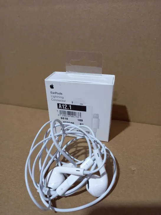 APPLE EARPODS WITH LIGHTENING CONNECTOR 