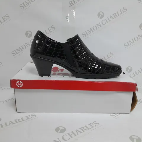 BOXED PAIR OF RIEKER SHOE BOOTS IN BLACK CROC SIZE 6.5
