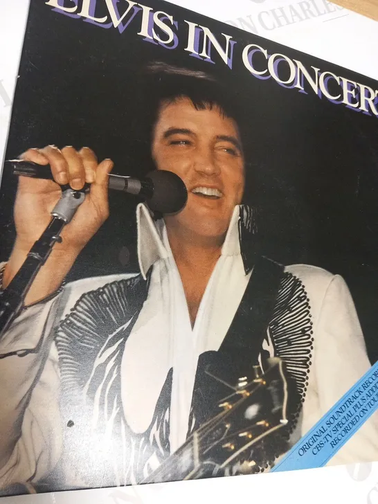 5 ASSORTED ELVIS VINYL RECORDS TO INCLUDE; A LEGENDARY PERFORMER, DOUBLE DYNAMITE, THE SUN COLLECTION, FLAMING STAR AND IN CONCERT