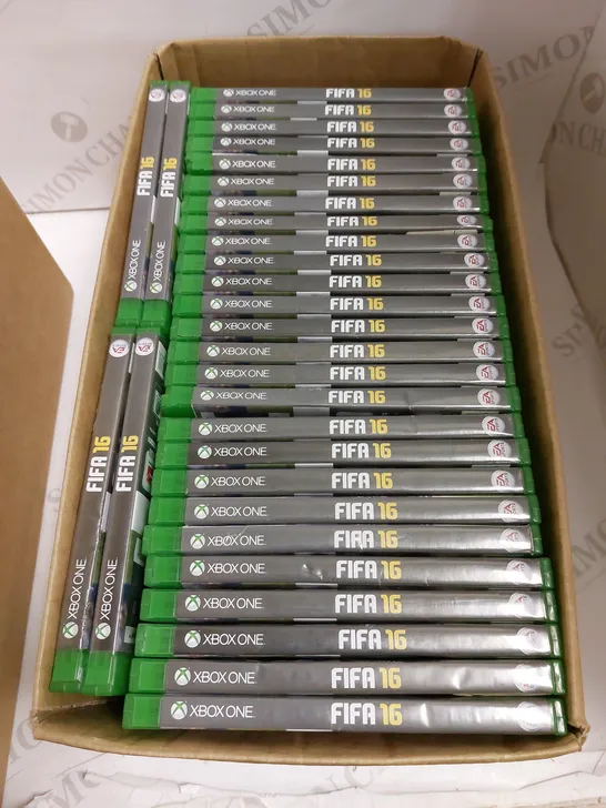 LOT OIF 30 FIFA 16 XBOX GAMES