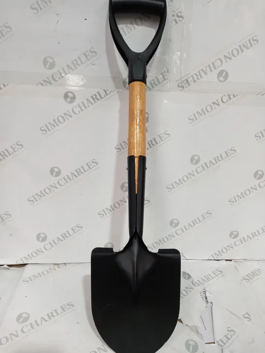 VOSCHTECH WOOD HANDLE SHOVEL ROUND AND SQUARE 