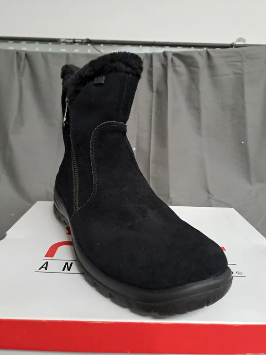 BOXED PAIR OF RIEKER CUFF DETAIL WATER RESISTANT BOOTS IN BLACK - SIZE 6.5