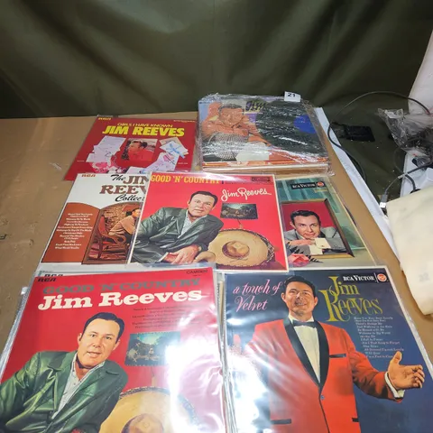 A NICE COLLECTION OF 20 X JIM REEVES VINYL RECORDS. THE COLLECTION IS VALUED AT £80.00