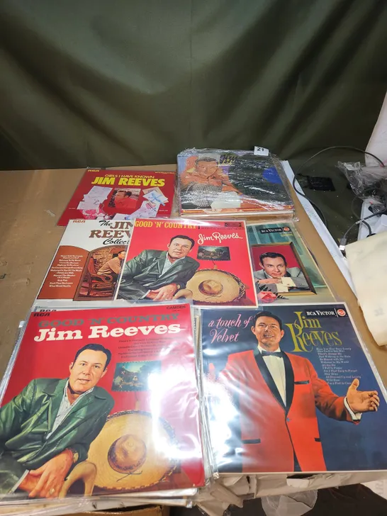 A NICE COLLECTION OF 20 X JIM REEVES VINYL RECORDS. THE COLLECTION IS VALUED AT £80.00