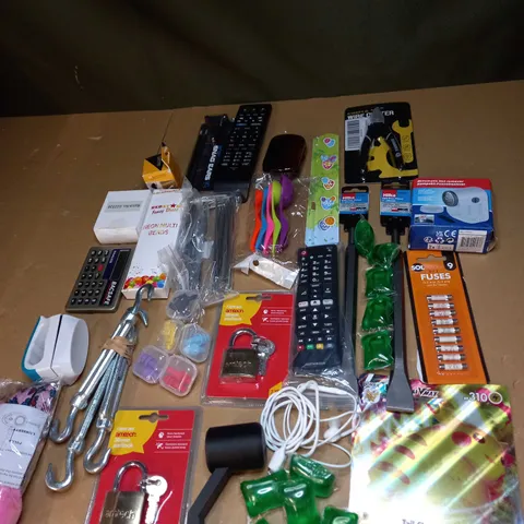 LOT OF ASSORTED HOUSEHOLD ITEMS TO INCLUDE HEADPHONES, WIRE CUTTERS AND REMOTE CONTROLS