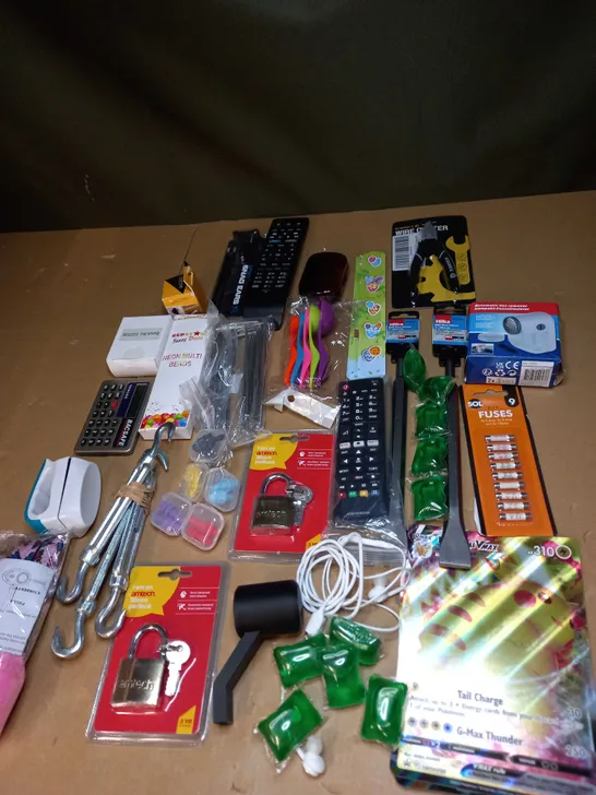 LOT OF ASSORTED HOUSEHOLD ITEMS TO INCLUDE HEADPHONES, WIRE CUTTERS AND REMOTE CONTROLS