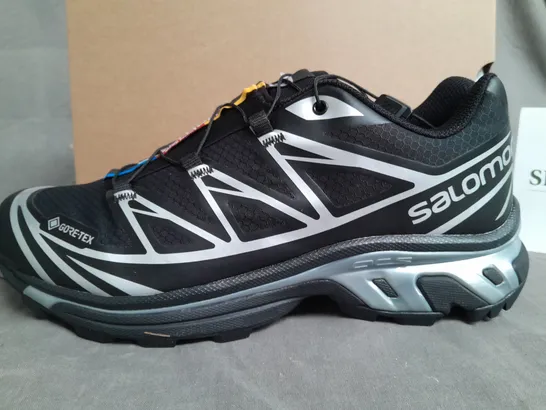 BOXED PAIR OF SALOMON XT-6 GTX TRAINERS IN BLACK/SILVER - UK 7.5