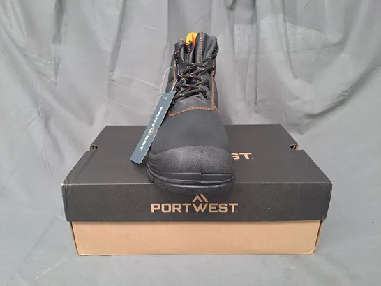 BOXED PAIR OF PORTWEST KUMO BOOTS IN BLACK/ORANGE UK SIZE 11