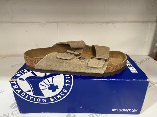 BOXED PAIR OF BIRKENSTOCK SANDALS SIZE 39