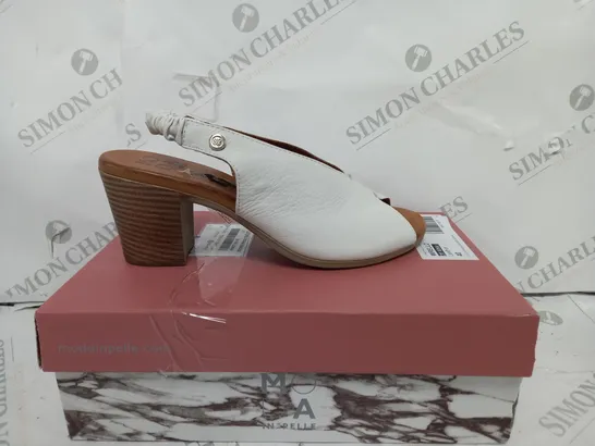 BOXED PAIR OF MODA IN PELLE  HEELED SHOES SIZE 7