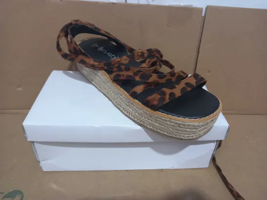 BOXED PAIR OF KRUSH SANDALS IN LEOPARD PRINT COLOUR UK SIZE 6