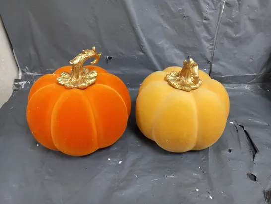 SET OF 2 DECORATIVE PUMPKINS