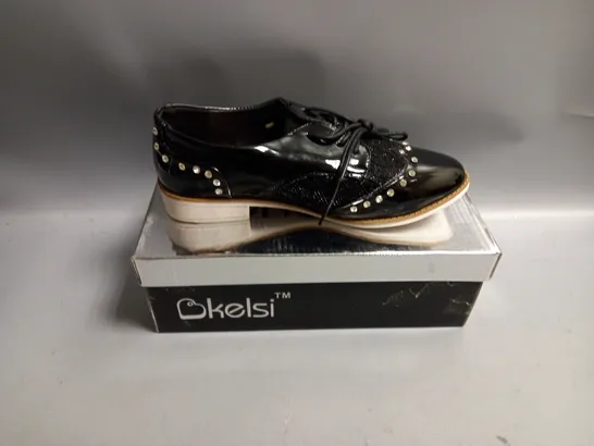 BOXED KELSI LADIES FLAT BLACK BROGUES WITH LACE AND DIAMANTE DETAIL. SIZE 4