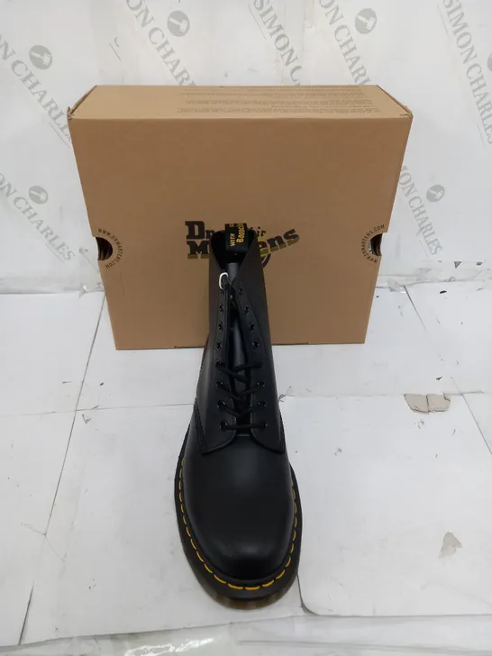 BOXED PAIR OF DR MARTENS BOOTS 1460 BLACK US 10