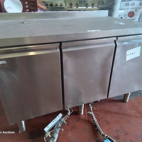 POLARIS TRIPLE DOOR COUNTER FRIDGE Model KSTPO3 