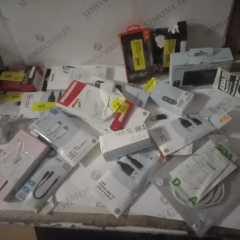 LOT OF APPROX 25 ASSORTED ITEMS TO INCLUDE HDMI CABLES, USB CABLES