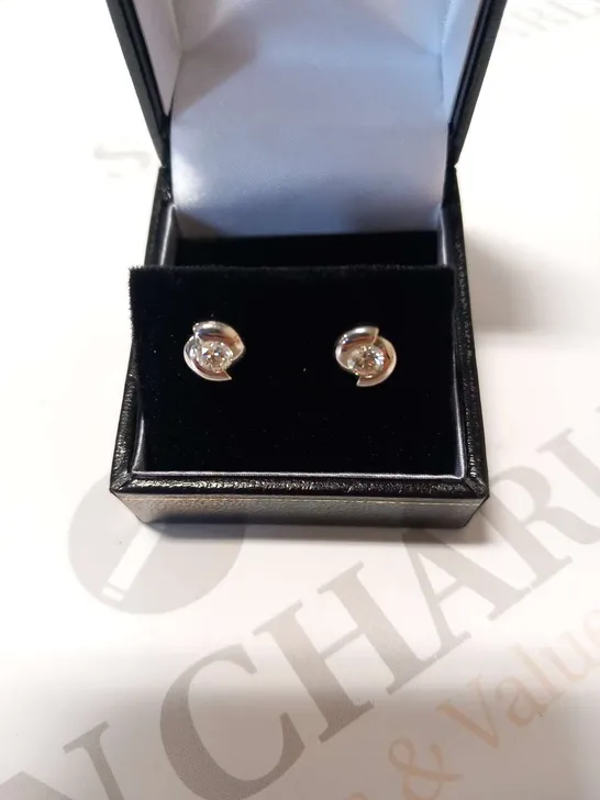 18CT WHITE GOLD TWIST STUD EARRINGS SET WITH NATURAL DIAMONDS