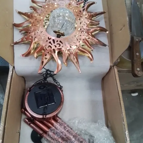 BOXED SOLAR POWERED SUN WITH CHIMES