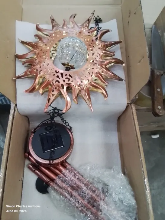 BOXED SOLAR POWERED SUN WITH CHIMES