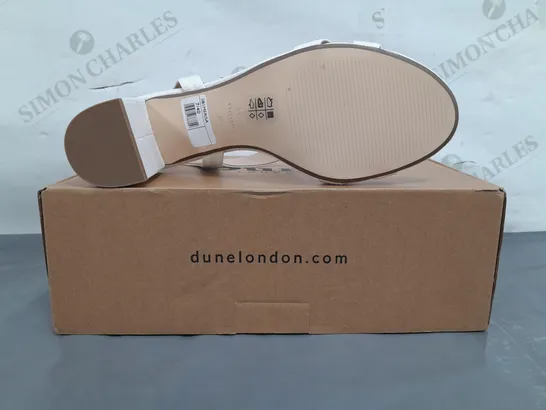 BOXED PAIR OF DUNE LONDON OPEN TOE BLOCK HEEL SANDALS IN WHITE SIZE 7