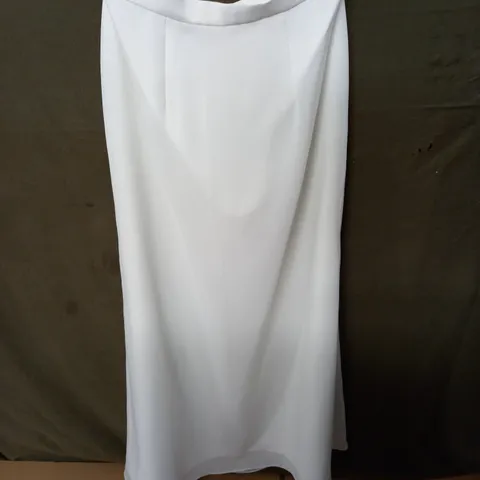 WHITE OCCASIONAL SKIRT - SIZE 16