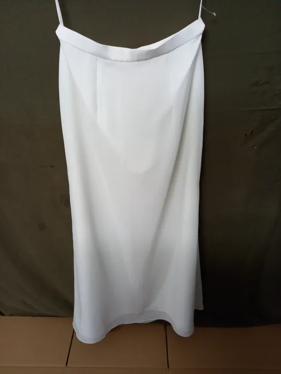 WHITE OCCASIONAL SKIRT - SIZE 16