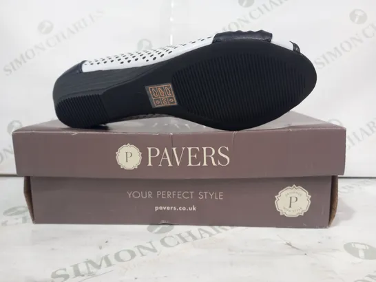 BOXED PAIR OF PAVERS WEDGE HEEL SLIP-ON SHOES IN WHITE/BLACK EU SIZE 38