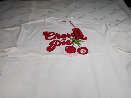 HUGO DRISELA CHERRY PIE GRAPHICS T-SHIRT IN WHITE/RED - MEDIUM