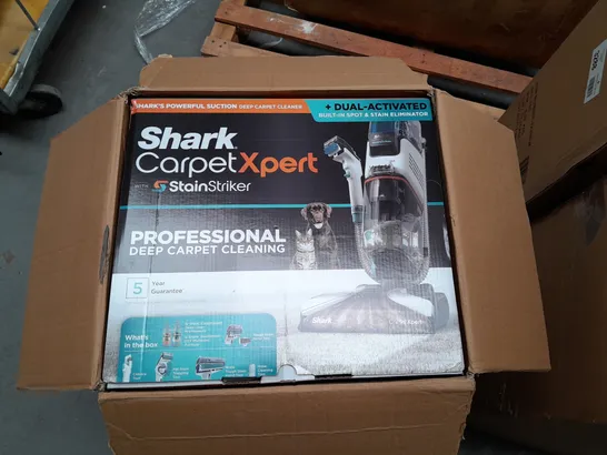 BOXED SHARK CARPET XPERT DEEP CARPET CLEANER & BUILT IN STAIN STRIKER EX200UK - COLLECTION ONLY