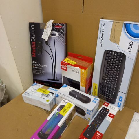 LOT OF ASSORTED ITEMS TO INCLUDE KEYBOARDS, AERIALS AND SPEAKERS