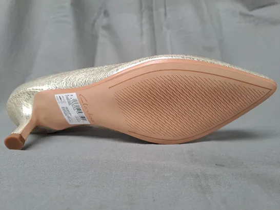 BOXED PAIR OF CLARKS LOW HEELED POINTED TOE SHOES IN METALLIC CHAMPAGNE UK SIZE 6