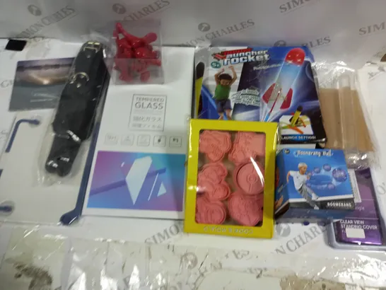 LARGE QUANTITY OF ASSORTED ITEMS TO INCLUDE POWER ROCKET LAUNCHER, COOKIE MOULDS AND PHONE CASE