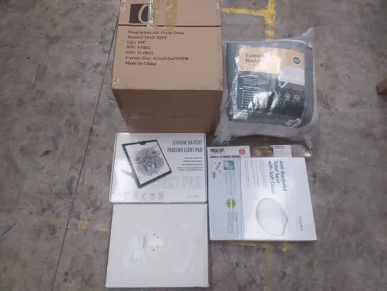 PALLET OF ASSORTED ITEMS INCLUDING AIR FRYER OVEN, TRACING LIGHT PAD, LUXURY BEDDING, SABSHACH CUTLERY TRAY, ANTI-BACTERIAL TOILET SEAT WITH SOFT CLOSE, MIGHTY JET POWER WASHER