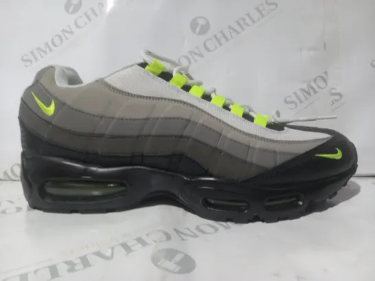 BOXED PAIR OF NIKE AIR MAX 95 ESSENTIAL SHOES IN BLACK/GREY/GREEN UK SIZE 11