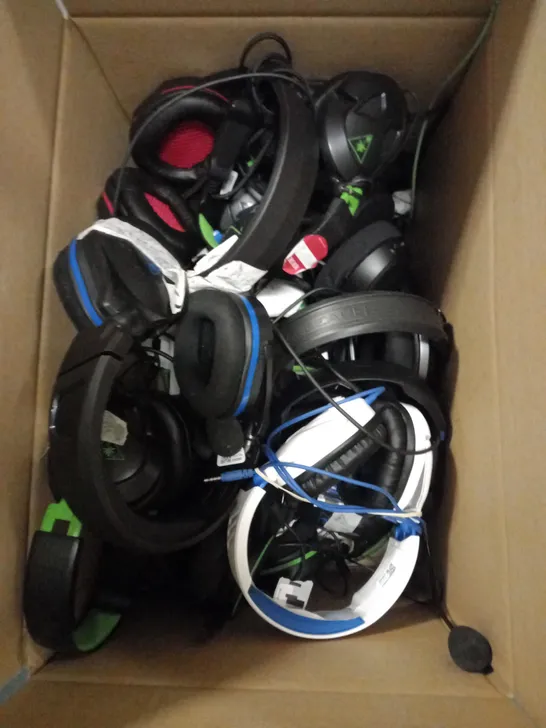 LOT OF APPROXIMATELY 20 LOOSE GAMING HEADSETS OF VARYING MODELS AND MAKES SUCH AS TURTLE BEACH, STEELSERIES, RAZER, ETC