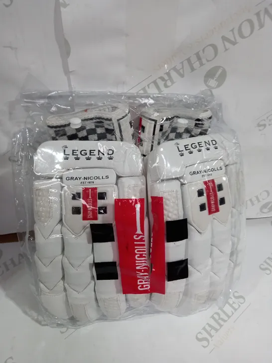 BAGGED GARY NICHOLS CRICKET GLOVES