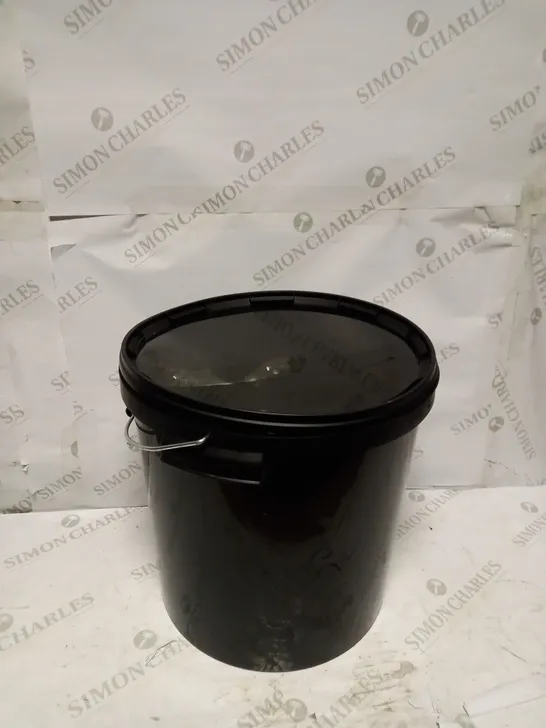 BLACK PLASTIC WATER BUCKET 