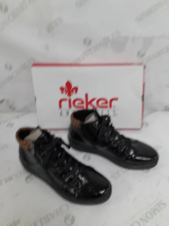 BOXED PAIR OF RIEKER HIGH TOP TRAINERS IN BLACK SIZE 6