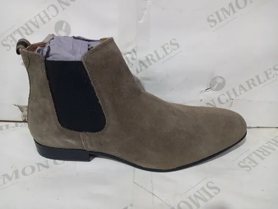 BOXED PAIR OF FIND FAUX SUEDE BOOTS IN BROWN UK SIZE 9