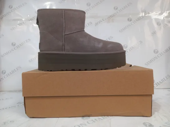 BOXED PAIR OF UGG PLATFORM SHOES IN SMOKE COLOUR UK SIZE 7