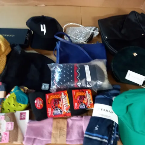 LARGE QUANTITY OF ASSORTED CLOTHING ACCRESSORIES TO INCLUDE HATS, BAGS AND SOCKS