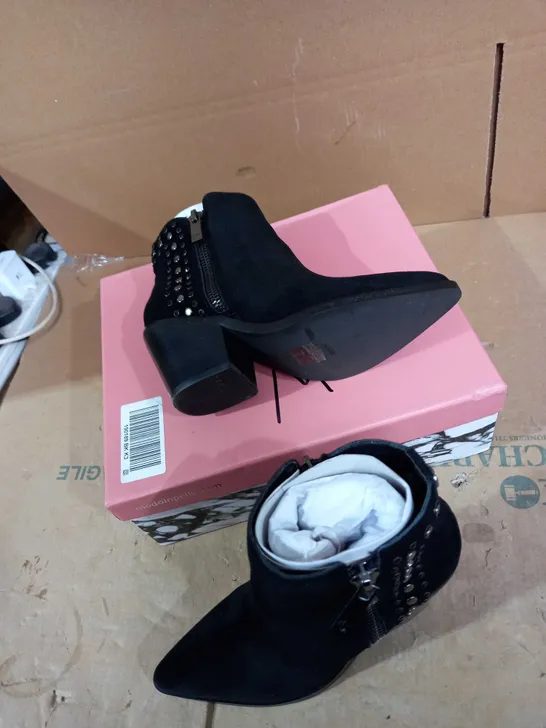 MODA STYLE BLACK BOOTS SIZE M 