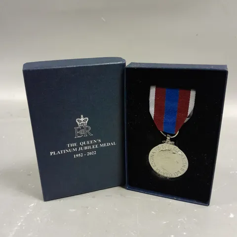 BOXED QUEEN'S PLATINUM JUBILEE COMMEMORATIVE MEDAL 