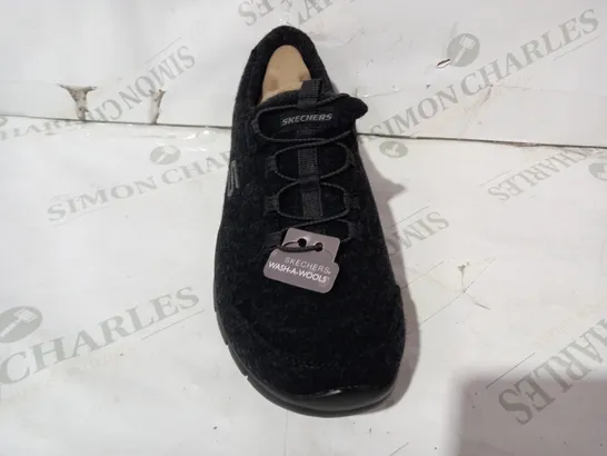 BOXED PAIR OF OUTLET SKECHERS WASH A WOOL MIRO WOOL GRATIS BUNGEE TRAINERS IN BLACK UK SIZE 6