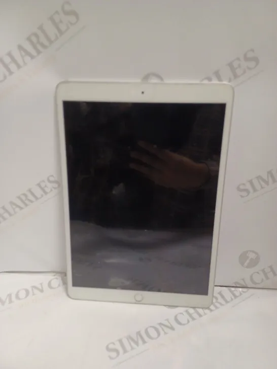 APPLE IPAD AIR A2152 IN SLIVER