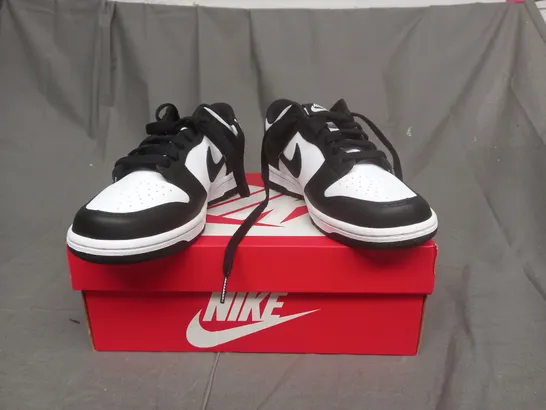 BOXED PAIR OF NIKE TRAINERS IN WHITE AND BLACK UK SIZE 5