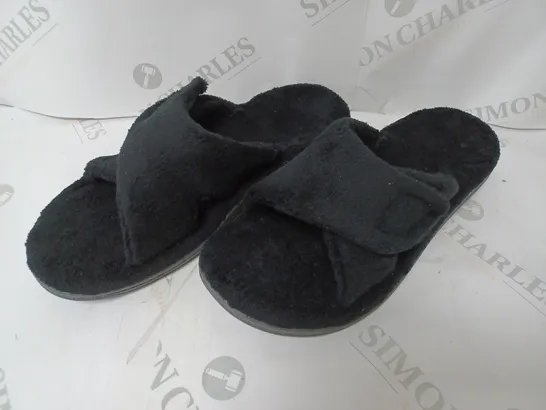 VIONIC INDULGE RELAX SLIPPERS BLACK SIZE 6