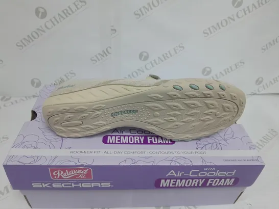 SKETCHERS RELAXED FIT NATURAL SIZE UK 6