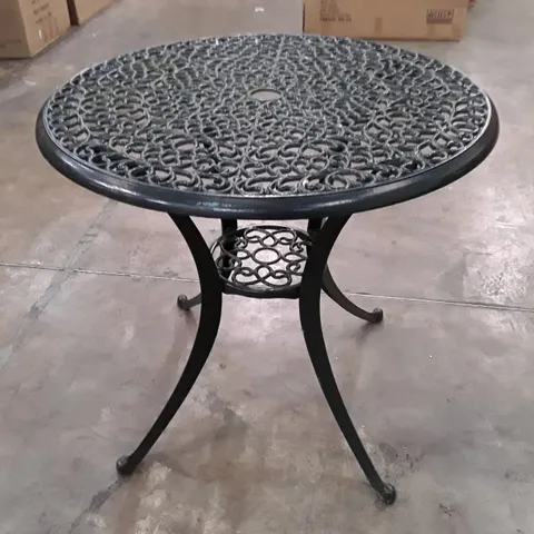 METAL GARDEN TABLE