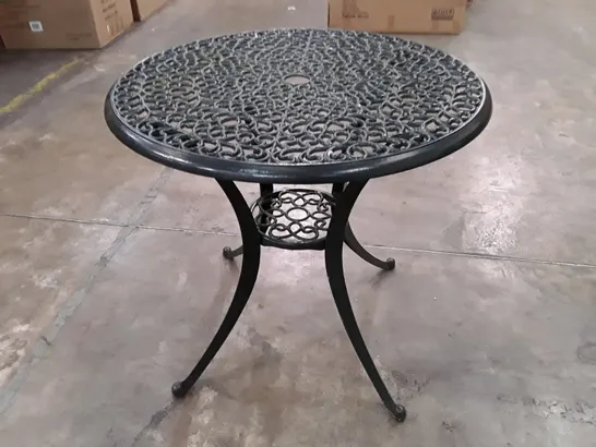 METAL GARDEN TABLE